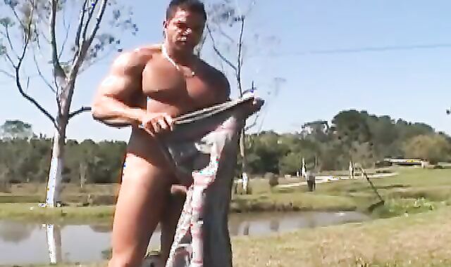 Muscle torn cub in some super-steamy wet