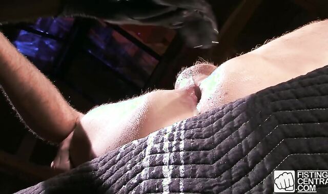 Going knuckle deep Central:voyeur Lengthy hair heads in for tough penetrating