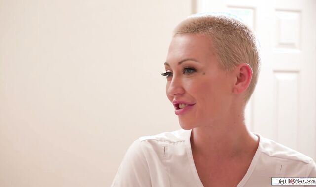 Masseuse oils up both cocks to jerk off