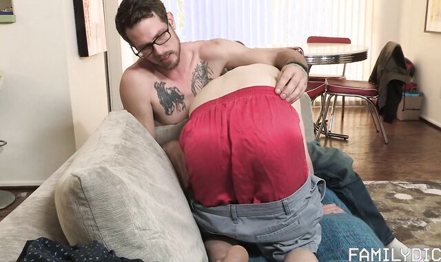 Family Lollipop:spycam Locked Lips Unbound