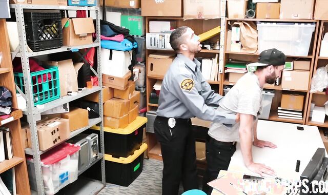 Youthfull Perps:spycam Backroom Lesson for Voyeurism Tom