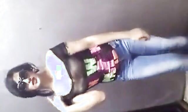 Egyptian Crossdresser Dances in Amateur Video 2
