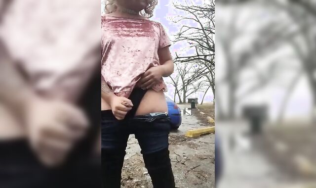 Outdoor Handjob by a Crossdressing Amateur 2