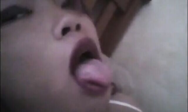 Asian Crossdresser Wanks in Bed