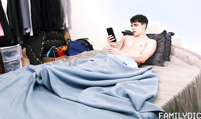 Family Hard-on:spycam A Family Biz:voyeur John Flashes Mark the Straps