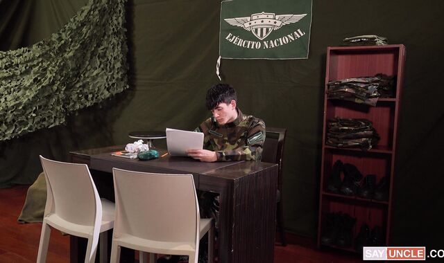 MilitaryDick:voyeur Unshaved Parent Predominates Artistic Lad