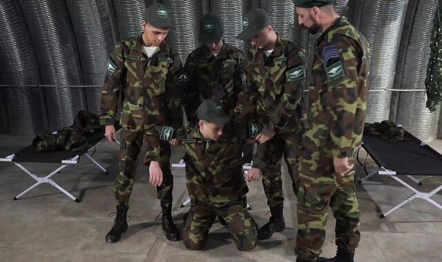 MilitaryDick:voyeur Unshaved Parent Predominates Artistic Lad