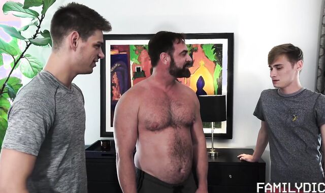 Family Bone:voyeur Large Brother's BLOWJOB Wins Over Pop?voyeur?spycam?s Heart