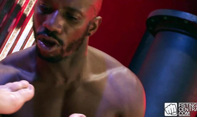 Going knuckle deep Central spycam-voyeur Dressed in mittens lusts shagging