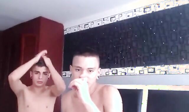 2 gorgeous Colombian