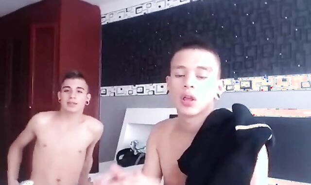 2 gorgeous Colombian