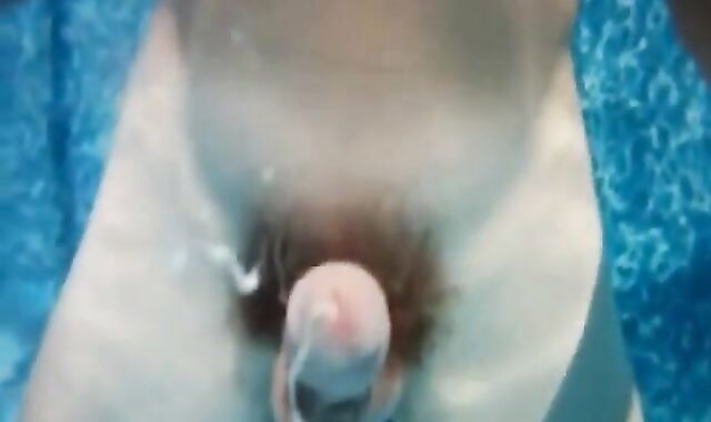 23 Massive Squirts: Amateur Underwater Adventure 3