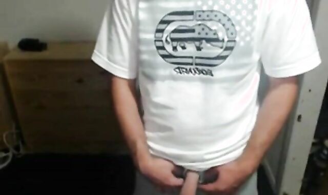 Nerdy Twink Cums on Cam