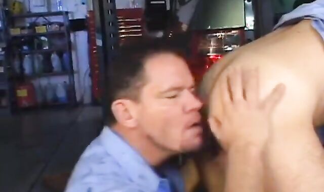 Real masculines Vol.voyeur 13 spycam-voyeur Dads Automotive