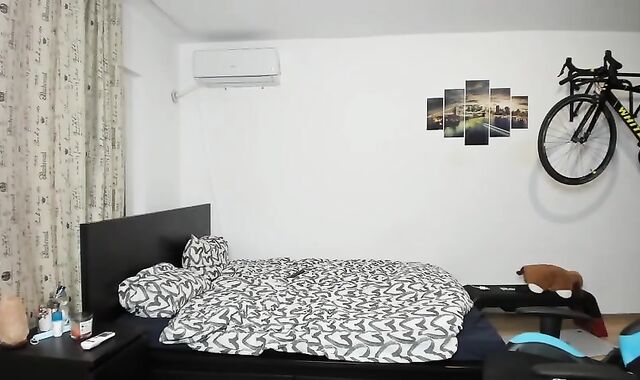 Roberto Nutting before Bathroom