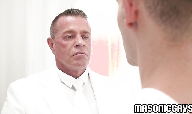 Dylan Tides anal fucked by Tyler Saint