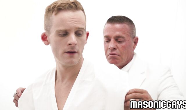 Dylan Tides anal fucked by Tyler Saint