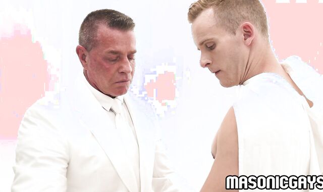 Dylan Tides anal fucked by Tyler Saint