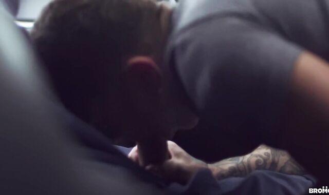 naked Tow Service - Pierre Fitch and Bo Sinn Yankee Fucky-Fucky