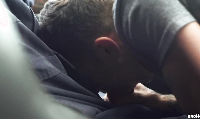 naked Tow Service - Pierre Fitch and Bo Sinn Yankee Fucky-Fucky