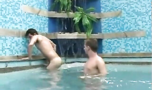 teenagers And Cubs gang romp And devour At Pool