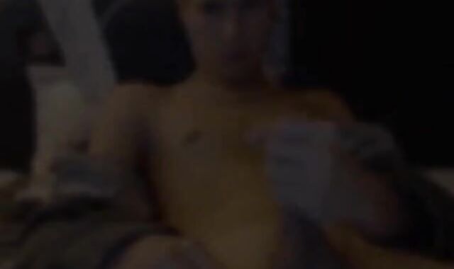 Super-Hottie Amateur Big-Cock Twink Handjob 4