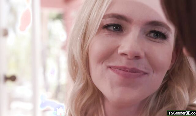 Busty latin trans Eva Maxim fucks couple