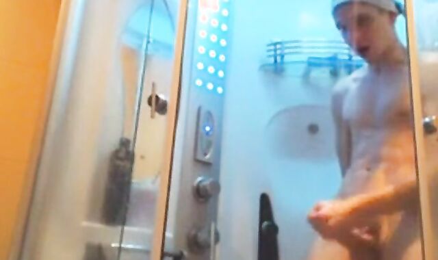 Big-Cock Russian Twink Showers on Webcam