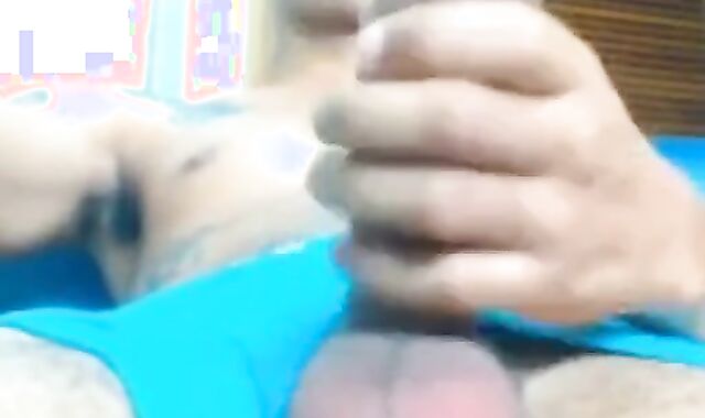 Big-Cock Latin Twink Shows Off on Webcam