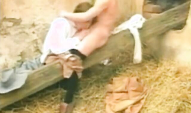 Bareback Twinks Cumming in Vintage Bareback Amateur Video