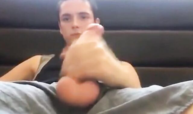 Twink Wanks on Webcam