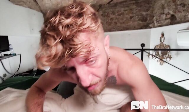 AmateurGayPOV:spycam Longing for Connection