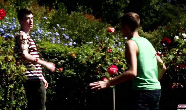 Next Door Lad:spycam Barebacking Around the Garden