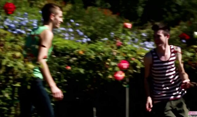 Next Door Lad:spycam Barebacking Around the Garden