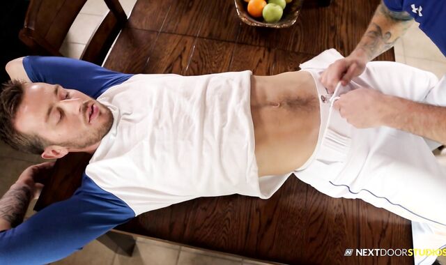 Next Door Mates:spycam Mark and Zane?voyeur?voyeur?s Sudden Meeting