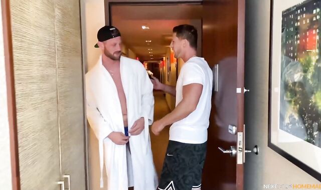 NextDoorHomemade:voyeur Gunnar receiving facial cumshot