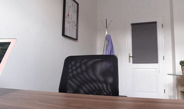 Messy Scout:spycam Cash Chat with a Otter