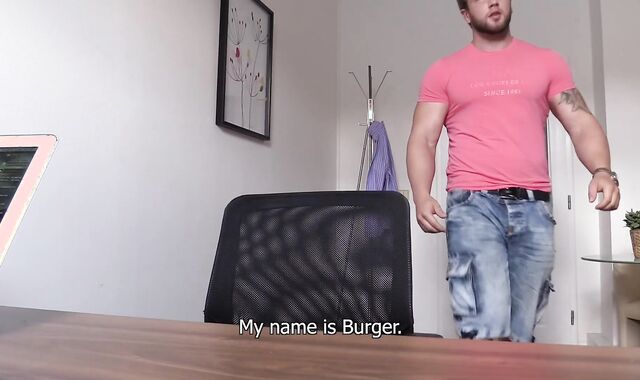 Messy Scout:spycam Cash Chat with a Otter