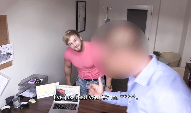 Messy Scout:spycam Cash Chat with a Otter