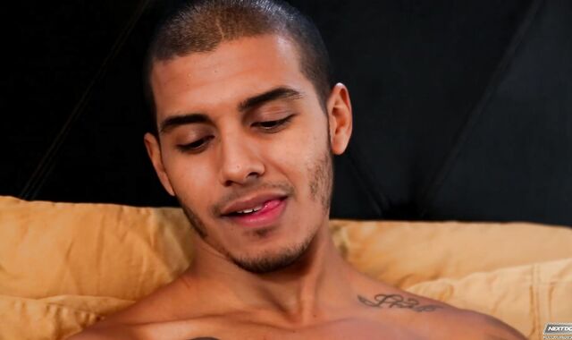 Next Door Mates:voyeur Lusty Lunchtime Craving