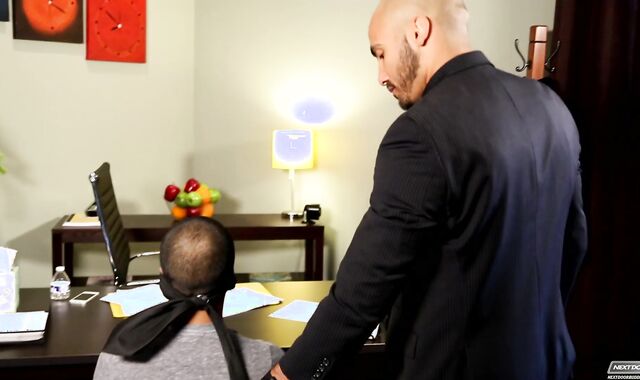 Next Door Mates:voyeur Lusty Lunchtime Craving