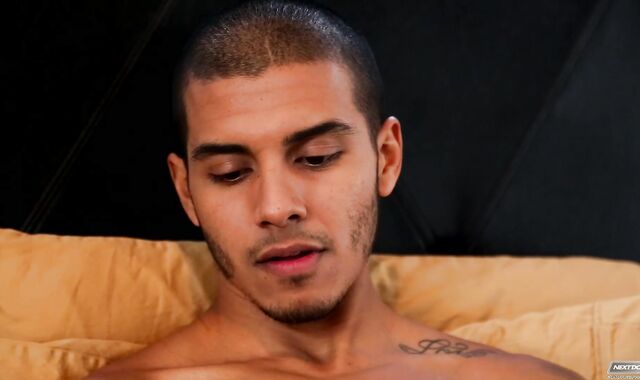 Next Door Mates:voyeur Lusty Lunchtime Craving