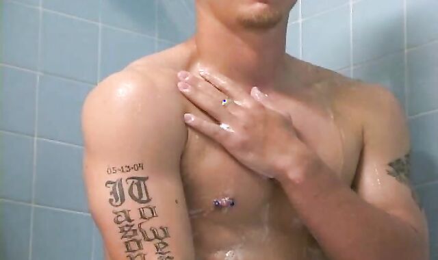 Next Door Masculine:voyeur Justin's Gooey Soiree