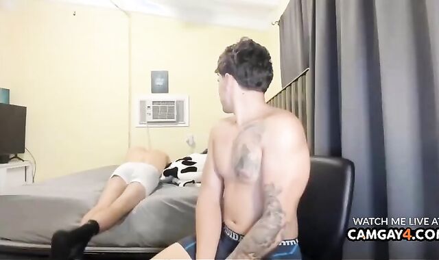 2 masculines With Tats Fumbling Their rods In webcam