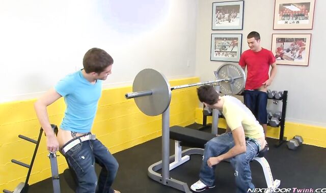 Next Door Lad:spycam Weight Bench Takes on Fresh Meaning for 3