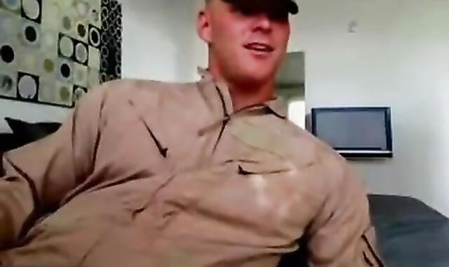 MILITARES FAZENDO PUTARIA NA web cam spycam-voyeur AMADOR