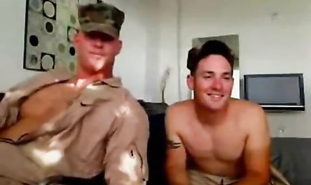 MILITARES FAZENDO PUTARIA NA web cam spycam-voyeur AMADOR