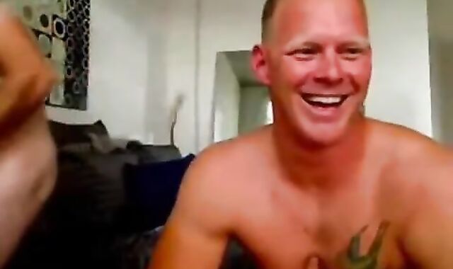 MILITARES FAZENDO PUTARIA NA web cam spycam-voyeur AMADOR