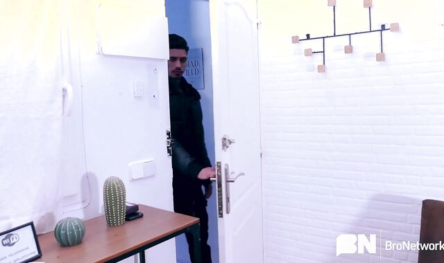 HotAFmen:voyeur Detecting the Crazy Side of Nestor Canquiz