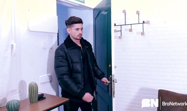 HotAFmen:voyeur Detecting the Crazy Side of Nestor Canquiz